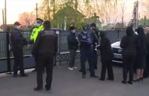 Amendă uriașă pentru un preot din Maramureș. A primit în biserică zeci de persoane, la slujba din Vinerea Mare