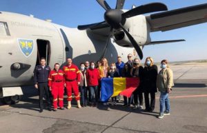 Departe de familii, medicii români trimiși în Lombardia văd moarte în fiecare zi. Mesaj emoționant de Paște