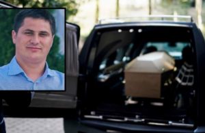 Sicriele cu șapte români morţi de coronavirus în Anglia și Scoţia, plimbate de poliţiști prin toată ţara