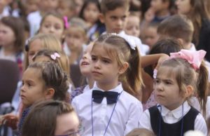 Proiectul „Școala online”, contestat de profesori, părinți și elevi