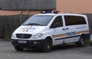 Un bărbat din Vrancea și-a înjungiat soția, a privit cum se stinge în agonie, apoi a apelat 112, mințind că s-a tăiat singură