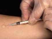 Marea Britanie a început testarea pe oameni a unui vaccin împotriva coronavirusului