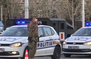 Un polițist a uitat megafonul deschis și s-a auzit ”După imn băgăm o șaorma”