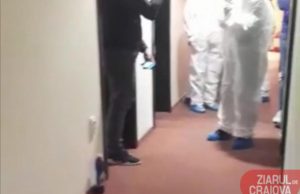 Revoltă într-un centru de carantina din Craiova. Oamenii acuza ca au fost ținuți amestecați în camere și abia acum după doua săptămâni au venit specialiștii sa ii evalueze și sa le spună ca printre ei s-ar afla și persoane infectate