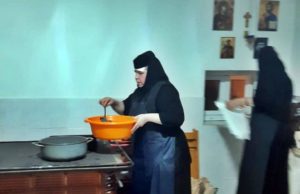 Așa ceva nu Distribuie nimeni… Măicuțe cu suflet – alimente, ceai cald și cafea pentru cei care lucrează pe timpul pandemiei