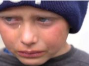 Focul i-a mistuit casa şi i-a furat zâmbetul. Gabriel a rămas fără singura lui comoară: o pereche de adidaşi