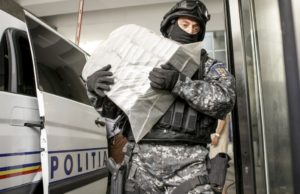 Aproape 50 kg heroină, descoperite la Dolj, în cabina unui camion condus un bulgar