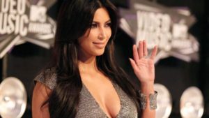 ca-in-vestul-salbatic-kim-kardashian-asa-cum-n-ai-vazut-o-niciodata-pozele-fac-inconjurul-lumii_1_size8