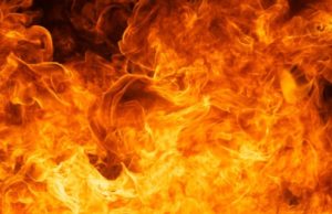 Un bărbat a devenit erou după ce a salvat o femeie din flăcări, în Statele Unite ale Americii