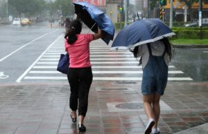 Alertă de la ANM. Cod galben de vânt puternic în mai judeţe din ţară