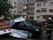 A fost potop în sudul țării! Grindina și vântul puternic au făcut prăpăd în 8 județe