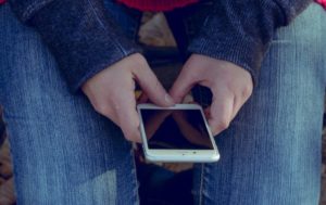 fata-batuta-incendiata-uganda-crestinism-convertire-664697