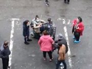 Femeie în scaun cu rotile bătută în plină stradă în Cluj. Imagini cu puternic impact emoțional (VIDEO)