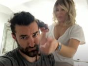 GINA PISTOL ȘI SMILEY, FOTOGRAFIAȚI ÎN IPOSTARE TANDRE! PREZENTATOAREA DE LA ANTENA 1 L-A PIPĂIT ÎNTR-O ZONĂ INTIMĂ PE ARTIST ÎN TIMP CE ERAU LA O PETRECERE