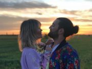 ADEVĂRUL DESPRE FOTOGRAFIA ÎN CARE SMILEY O ȚINE ÎN BRAȚE PE GINA PISTOL. FANII AU CREZUT CĂ ARTISTUL ȘI-A CERUT IUBITA ÎN CĂSĂTORIE, DAR…