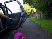 Copilă de 9 ani, luată cu forța de pe stradă și sechestrată de doi tineri, în Galați