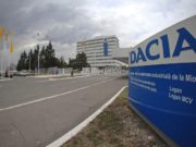 Un angajat Dacia a murit în curtea fabricii, după ce a ieșit din tură. Bărbatul va fi testat pentru Covid-19