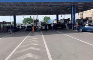 Haos și nervi în vămile din vestul țării. În continuare sunt timpi mari de aşteptare la intrarea în ţară