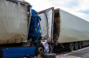 Șofer român de TIR strivit în cabină, în Germania. Imagini cumplite, după ce a intrat în plin în alt camion