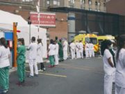 Medicii și asistentele i-au întors spatele premierului belgian, aflat în vizită la un spital din Bruxelles