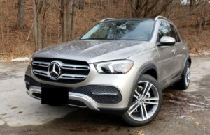 O familie de români a vrut să se întoarcă în țară într-un Mercedes de lux făcut cu piese furate de la altă mașină