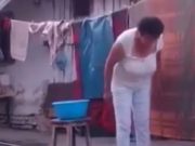 Femeie din Vâlcea care și-a bătut mama de 84 de ani, cercetată de polițiști