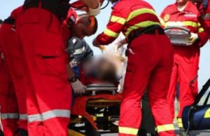 Doi copii de 3 și 10 ani au căzut de la etaj, în București. Cele două fetițe au fost preluate de de ambulanțe SMURD