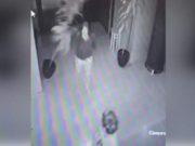 Mama care și-a aruncat cu furie bebelușul de pământ, în Timișoara, a fost reținută pentru 24 de ore