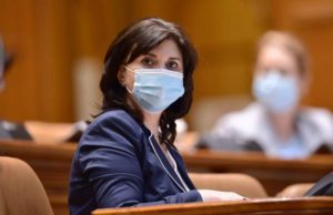 Activități școlare online și de la toamnă, când elevii se vor întoarce în bănci: „Fără săli de clasă pline!”