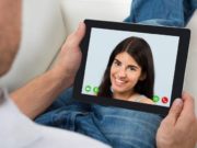 Tânără care făcea videochat în Iași reținută, după ce a șantajat un client