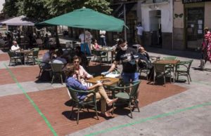 Nu poți merge la terasă de la 1 iunie decât dacă ai rezervare. Autoritățile vor să știe exact cine ocupă mesele