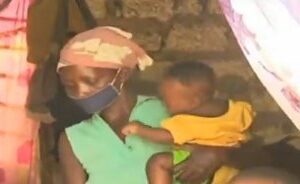 O femeie a fiert pietre pentru copiii ei, în speranţa că vor adormi în timp ce aşteptau să mănânce