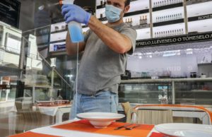 Restaurantele, redeschise treptat. Viitoarele reguli: 2 metri între mese și maxim opt locuri la masă