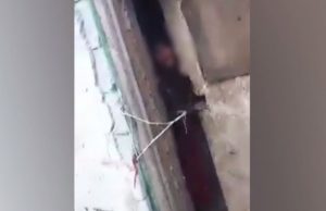 Imagini șocante. Tânără sechestrată de mamă în condiții inumane