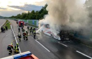 Reacția MAE, după ce un autocar plin cu români a luat foc pe o autostradă din Austria