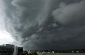 Grindină, ploi torențiale și vijelii în 15 județe. Cod galben de vreme severă emis de ANM