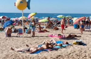 Guvernul a ridicat restricţiile pentru accesul la plajă, pe litoral, dar rămân regulile pentru distanţare socială