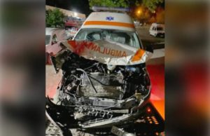 Ambulanță făcută praf după ce a lovit mortal doi măgari, în Ialomița. Șoferul era băut