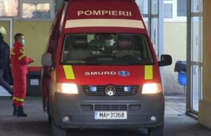 Un copil de 3 ani, din Târgu Jiu, şi-a lovit mama cu maşina