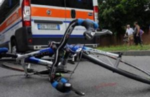 Un român din Italia a dat cu mașina peste un biciclist, omorându-l, și a fugit de la locul accidentului
