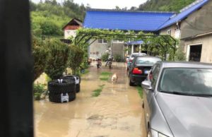 Prăpăd în nordul țării, după ruperea de nori. Șuvoaiele de apă au pătruns în gospodăriile oamenilor