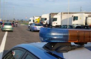 Șofer român la volanul TIR-ului de 40 t, urmărit cu viteză de poliție, în Italia: „Avea o privire absentă!”