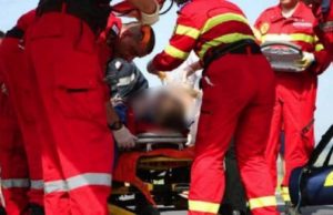 Un băiețel de 2 ani a căzut de la etaj, în Pitești. Copilul s-a prăbușit de la fereastra apartamentului