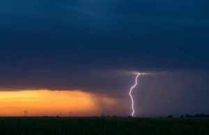 Alertă de vreme severă! Se rup norii în 7 județe, ANM anunță ploi torențiale, grindină și fulgere