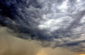 Vreme instabilă în cea mai mare parte a țării, până marţi. Nouă judeţe sunt sub cod portocaliu de furtuni