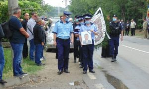 politistul-mihai-bara-care-a-murit-ars-de-viu-alaturi-de-colega-sa-inmormantat-cu-onoruri-militare-667507