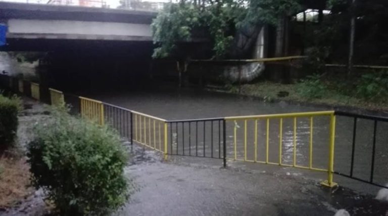 S-a deschis piscina din Bariera Vâlcii