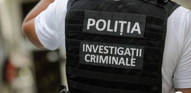 Mamă a doi copii înjunghiată de un bărbat, pe stradă. Crezând că a ucis-o şi-a luat viaţa, dar femeia a supravieţuit
