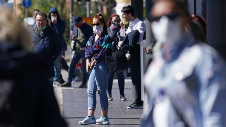 Cei 3 paşi simpli care pot reduce răspândirea pandemiei de COVID-19. Studiul făcut pe baza unui model de succes