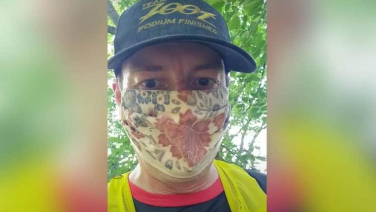 EXPERIMENT | Un medic din Anglia a alergat cu masca pe față 35 de kilometri ca să vadă dacă mai poate respira